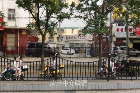 高中附近民心家园3室2厅2卫60万126m2精装修出售